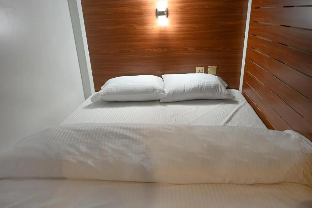 Tanoshi Pod Hostel - Deira Al Rigga Dubai